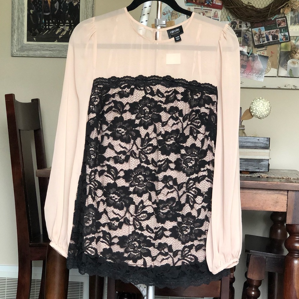 Nicole -Blouse with Lace and Sheer Sleeves - Sz. S